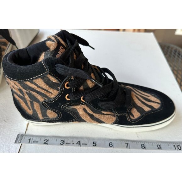 Women's Groove Brand High Top Fashion Sneakers Zebra Pattern Size 9 (READ) - Picture 10 of 16
